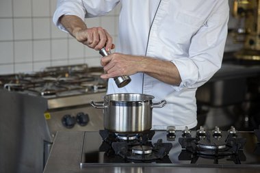 Mit Kräutern und/oder Gewürzen abschmecken.
